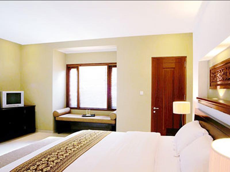 סמיניאק The Kunja Villa-Hotel מראה חיצוני תמונה