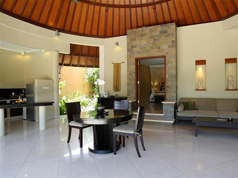 סמיניאק The Kunja Villa-Hotel מראה חיצוני תמונה